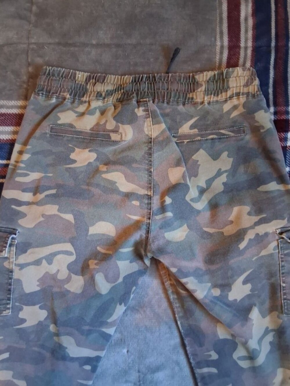 Women's V.I.P. Camo Cargo Joggers - Picture 4 of 7